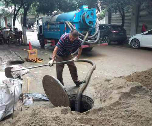 市政管道清洗服务水下挖掘机对未知空间的震恐感弥漫正在记者的心头(1) 市政管道清洗服务水下挖掘机对未知空间的震恐感弥漫正在记者的心头(1)